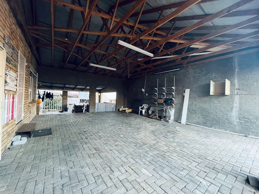 3 Bedroom Property for Sale in Geelhoutpark North West